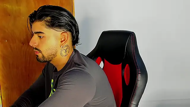 maximo black  online show from November 5, 2025, 11:52 pm