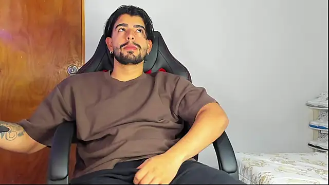 maximo black  online show from November 19, 2025, 10:21 pm