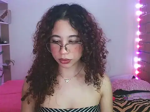 Medussa3033 online show from March 29, 2026, 10:00 pm