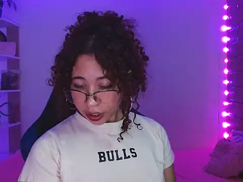 Snapshot of Medussa3033 chatting on November 8, 2025, 2:04 am Medussa3033 online show from November 8, 2025, 2:04 am