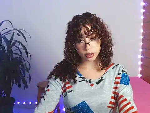 Snapshot of Medussa3033 chatting on October 15, 2025, 10:18 pm Medussa3033 online show from October 15, 2025, 10:18 pm