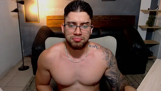 Snapshot of Mike_montoya01 chatting on June 30, 2026, 10:32 pm Mike montoya01 online show from June 30, 2026, 10:32 pm