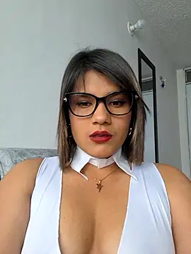 CinthiaRouse33 online show from October 20, 2025, 6:52 pm
