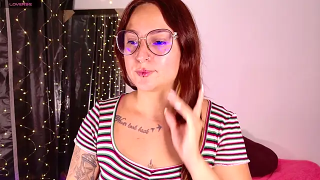 Rhosynn online show from November 20, 2025, 3:18 am