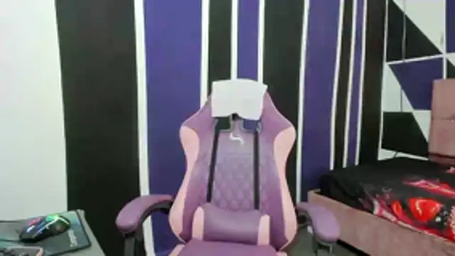 scarleth18 online show from December 15, 2025, 7:20 pm