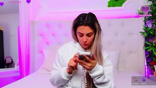 Snapshot of AriannaSins chatting on February 21, 2026, 1:13 pm AriannaSins online show from February 21, 2026, 1:13 pm