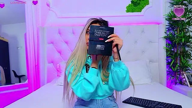 Snapshot of AriannaSins chatting on February 2, 2026, 12:59 pm AriannaSins online show from February 2, 2026, 12:59 pm