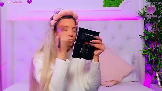 Snapshot of AriannaSins chatting on February 9, 2026, 1:31 pm AriannaSins online show from February 9, 2026, 1:31 pm