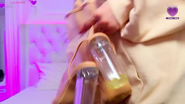 Snapshot of AriannaSins chatting on February 12, 2026, 1:33 pm AriannaSins online show from February 12, 2026, 1:33 pm