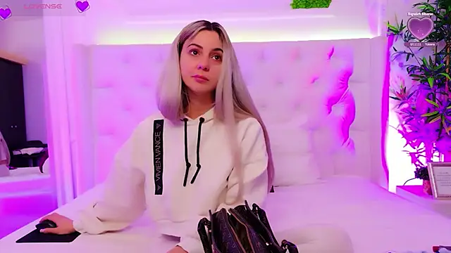 AriannaSins online show from April 2, 2026, 12:34 pm