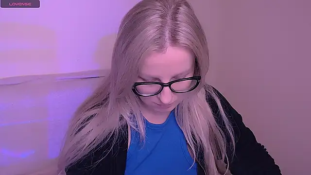 AllaLeomz online show from November 19, 2025, 8:03 am