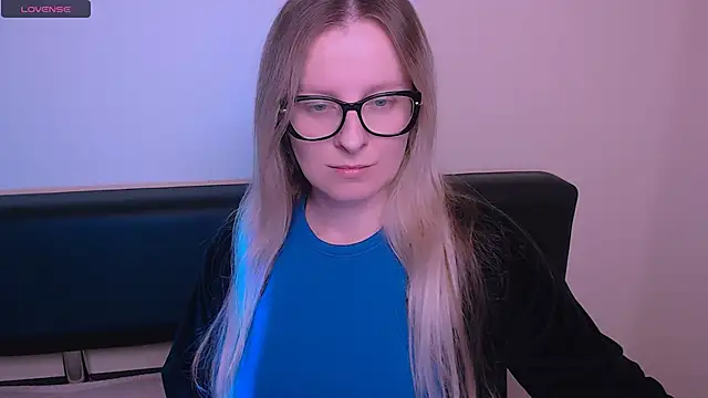 AllaLeomz online show from November 5, 2025, 8:06 am