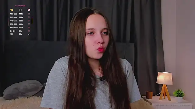 NadiaGnegy online show from October 31, 2025, 1:08 pm