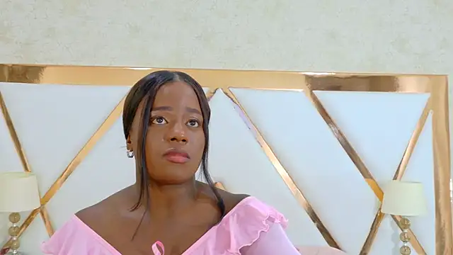 Snapshot of EmiParks chatting on February 14, 2026, 8:31 pm EmiParks online show from February 14, 2026, 8:31 pm