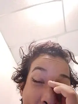 Teressa Love online show from November 5, 2025, 9:45 am