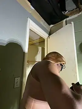 sissy diorcd online show from March 23, 2026, 5:40 am