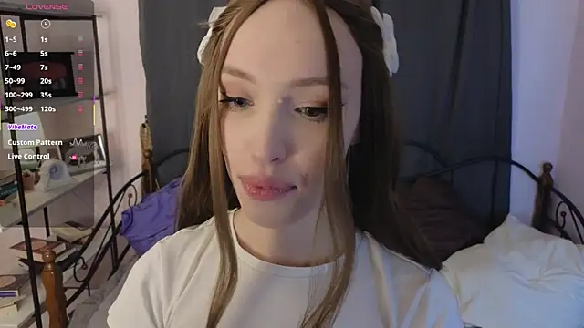 Snapshot of Grace_Glend chatting on January 14, 2026, 10:13 pm Grace Glend online show from January 14, 2026, 10:13 pm