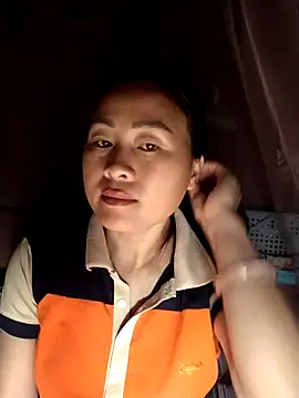 Snapshot of Spring-mky chatting on February 2, 2026, 7:35 pm Spring-mky online show from February 2, 2026, 7:35 pm