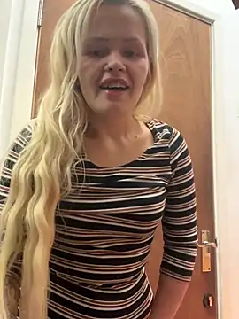 CherryXOX- online show from October 24, 2025, 10:47 am