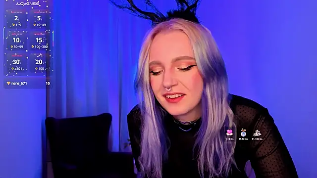 AleksaDivine online show from November 4, 2025, 9:40 pm