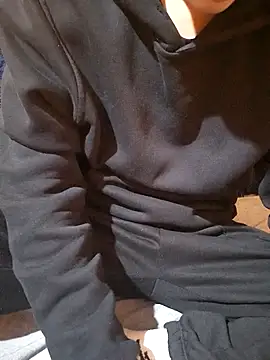 Snapshot of esmermoon chatting on February 13, 2026, 11:05 pm esmermoon online show from February 13, 2026, 11:05 pm