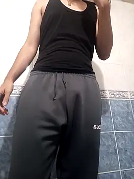 Snapshot of esmermoon chatting on March 3, 2026, 10:28 pm esmermoon online show from March 3, 2026, 10:28 pm