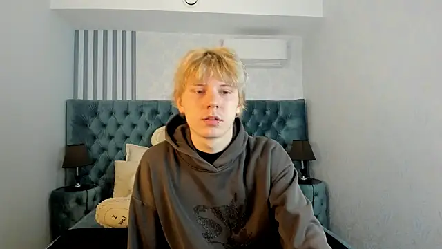 KevinMilky online show from October 22, 2025, 2:27 pm