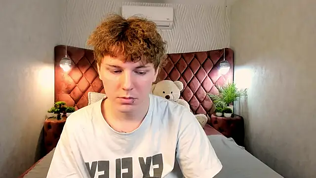 Snapshot of KevinMilky chatting on March 21, 2026, 8:30 am KevinMilky online show from March 21, 2026, 8:30 am