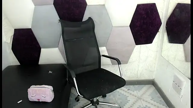 WinnyBarness online show from December 2, 2025, 2:23 am