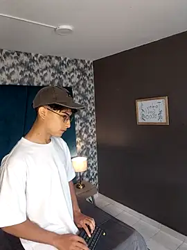 Aaron Eze online show from March 12, 2026, 12:20 pm