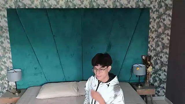 Aaron Eze online show from February 25, 2026, 8:41 pm