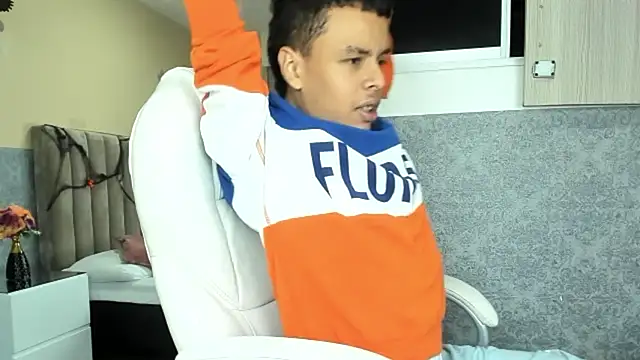 Xavier Fox    online show from October 23, 2025, 5:39 am