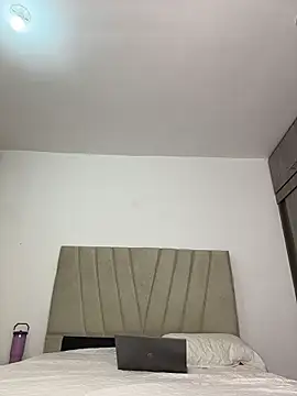 Julietalcl online show from March 23, 2026, 8:58 am