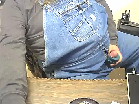 awynn1980 online show from December 2, 2025, 5:25 pm