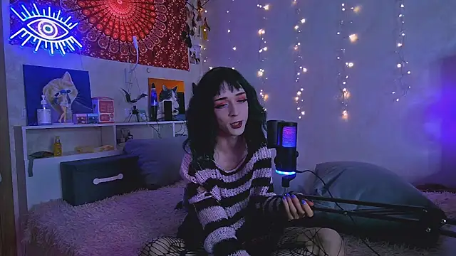 whoalexxa online show from November 7, 2025, 9:19 pm