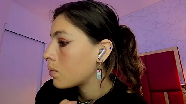 moon winy online show from February 12, 2026, 2:44 am