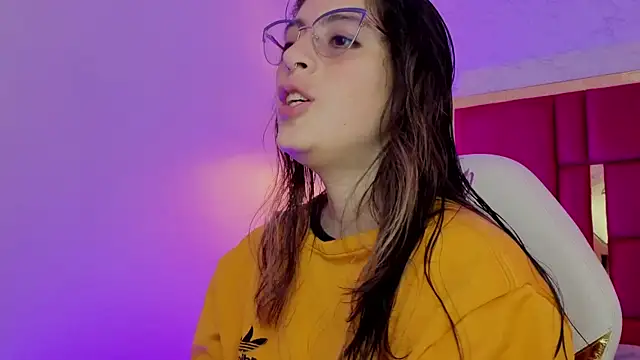 moon winy online show from April 18, 2026, 11:45 am