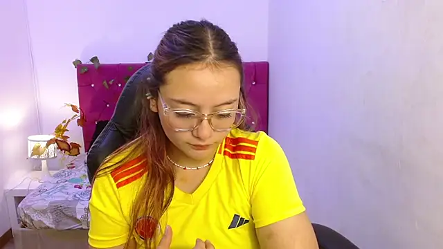 Red Lola  online show from October 16, 2025, 12:57 pm