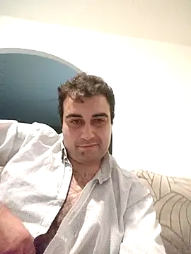 GluingPerson online show from November 9, 2025, 2:59 am