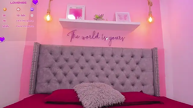 Sophiia 77 online show from March 5, 2026, 7:54 pm