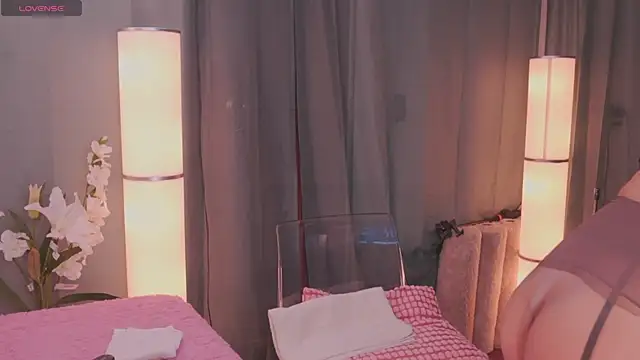 ElodieRousse  online show from November 6, 2025, 6:45 pm