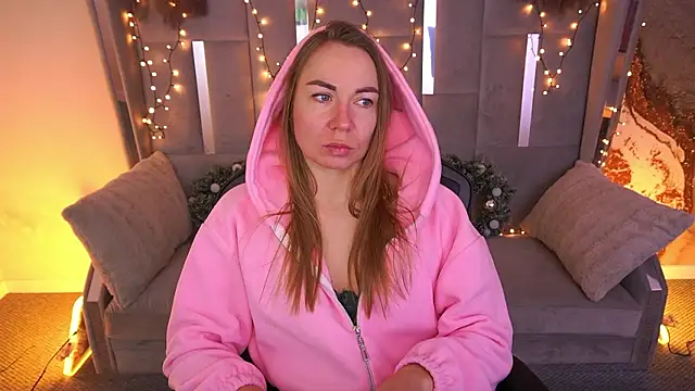 Snapshot of VixenMuse chatting on February 3, 2026, 2:53 am VixenMuse online show from February 3, 2026, 2:53 am