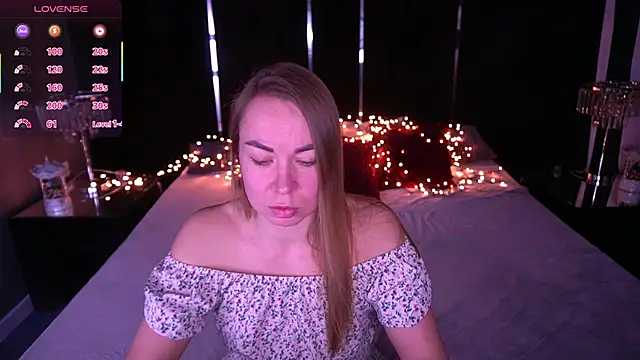 Snapshot of VixenMuse chatting on February 11, 2026, 9:36 pm VixenMuse online show from February 11, 2026, 9:36 pm