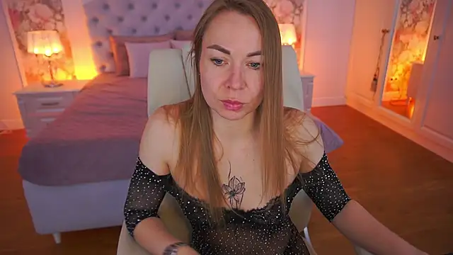 VixenMuse online show from April 16, 2026, 8:31 pm