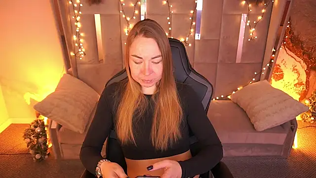 Snapshot of VixenMuse chatting on February 23, 2026, 8:20 pm VixenMuse online show from February 23, 2026, 8:20 pm