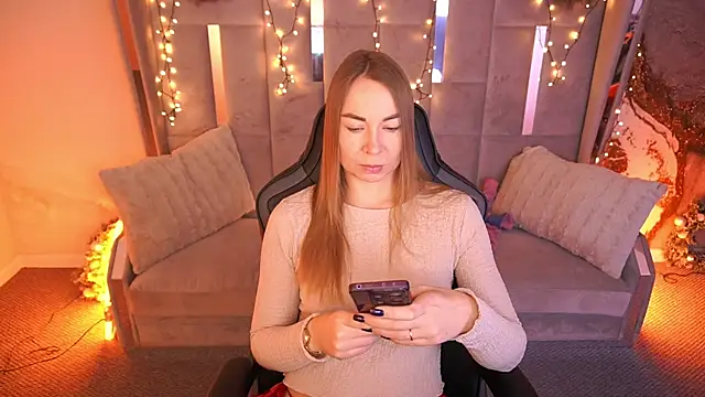 Snapshot of VixenMuse chatting on February 18, 2026, 8:27 pm VixenMuse online show from February 18, 2026, 8:27 pm