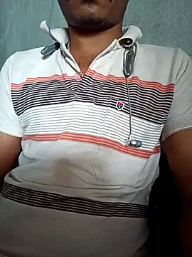 Snapshot of devson411 chatting on October 18, 2025, 4:25 am devson411 online show from October 18, 2025, 4:25 am