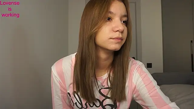 BrynnHolverson online show from November 1, 2025, 7:52 pm