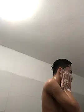 Snapshot of liamhn2k4 chatting on October 16, 2025, 1:41 pm liamhn2k4 online show from October 16, 2025, 1:41 pm