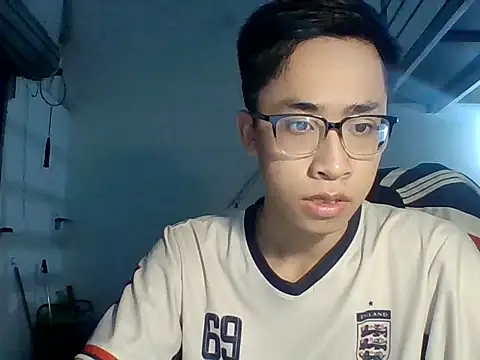 Snapshot of liamhn2k4 chatting on October 29, 2025, 2:38 pm liamhn2k4 online show from October 29, 2025, 2:38 pm